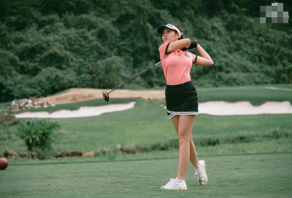 Trang phục của loạt sao Việt, hot girl khi chơi golf: Diễn viên hài Thu Trang kín như bưng; Âu Hà My gợi cảm