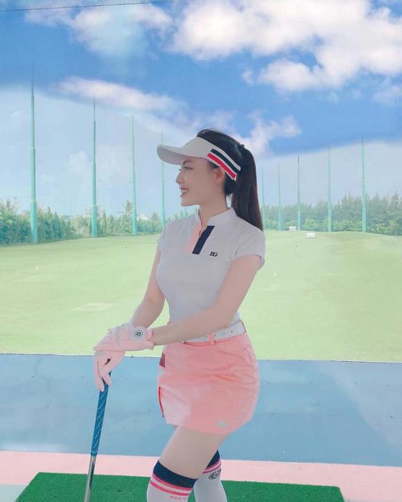 Âu Hà My xoá hết ảnh chơi golf trên Facebook hậu bị Trọng Hưng tố không mang thai