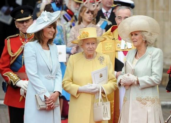 Công nương Kate, Nữ hoàng Anh, Carole Middleton