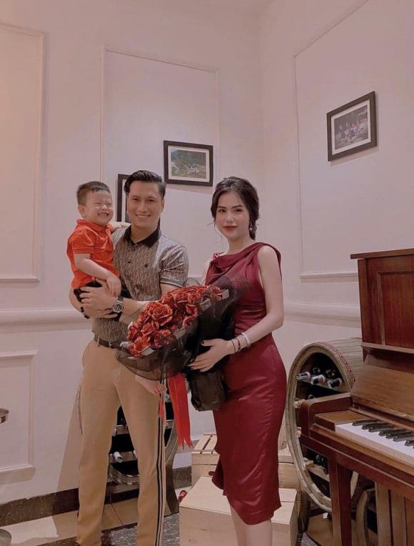 Lê Việt Anh hội ngộ vợ cũ Hương Trần, tổ chức tiệc kỷ niệm một năm rưỡi ly hôn 'siêu lãng mạn'