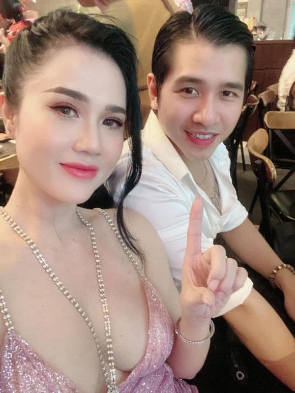 Ngọc Trinh, chị gái Ngọc Trinh, Ngọc Bích 