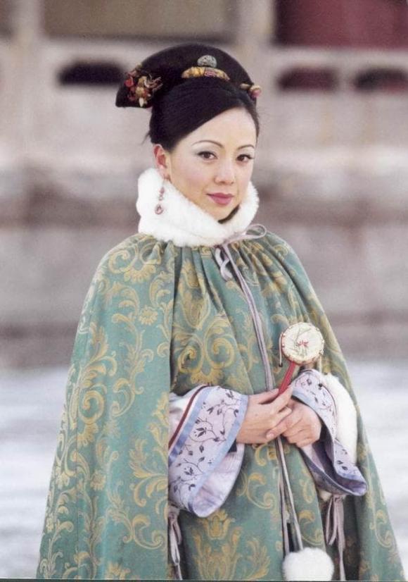 Là người hiếm hoi được Lưu Đức Hoa thừa nhận tình cảm, Hoàng hậu của 'Tân Hoàn Châu cách cách' 54 tuổi vẫn gập ghềnh tình duyên