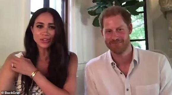 Ký được hợp đồng béo bở, vợ chồng Meghan trả ngay số tiền nợ Hoàng gia Anh nhưng vẫn bị mỉa mai