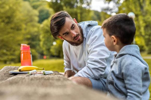 chăm sóc trẻ đúng cách, làm gì khi trẻ cáu gắt, cha mẹ cần làm điều này cho trẻ