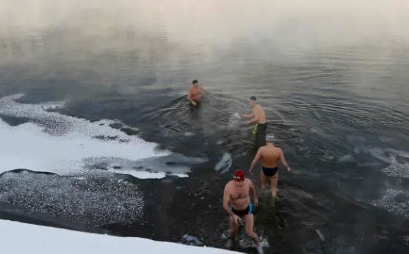 Nước Nga không sản xuất 'quần dài'? Tại sao lại có những 'mỹ nhân chân trần' ra đường với nhiệt độ âm 30 độ!