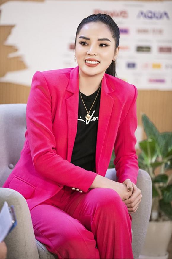 hoa hậu Mai Phương Thuý, hoa hậu Kỳ Duyên, á hậu Kiều Loan, sao Việt