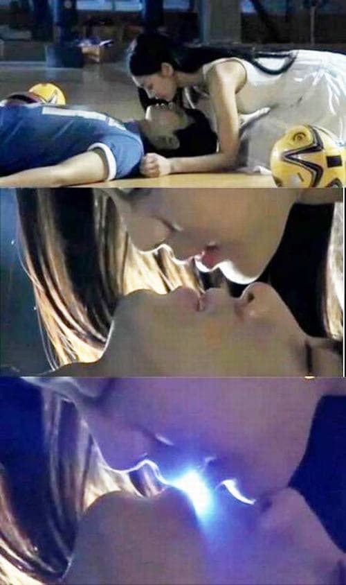 Những nụ hôn không chạm môi nhưng vẫn 'sốt xình xịch' trên màn ảnh Hàn