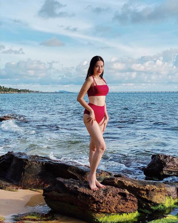 Trúc Diễm diện bikini gợi cảm khi đi du lịch Phú Quốc cùng chồng