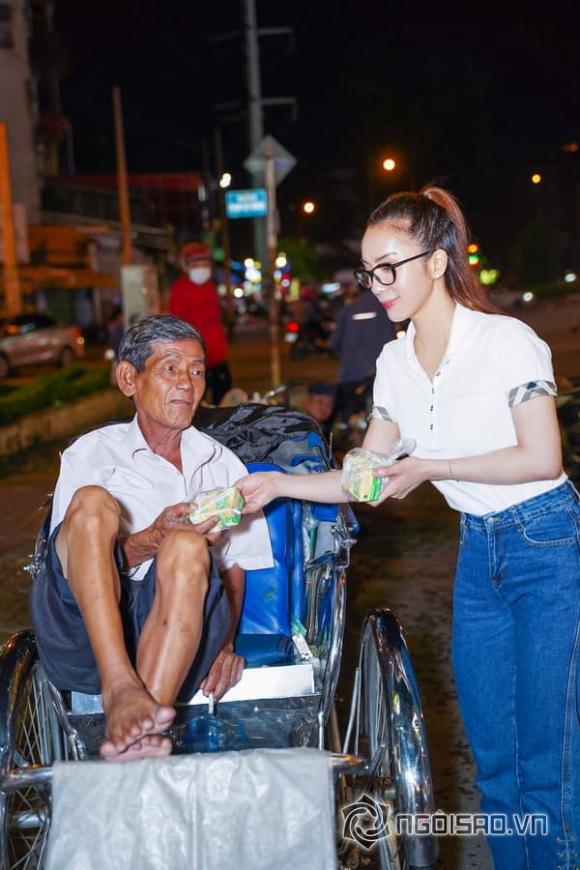 a-khoi-thuy-chi-229-1-ngoisaovn-w600-h900 3 Á khôi Thùy Chi, sao việt, từ thiện