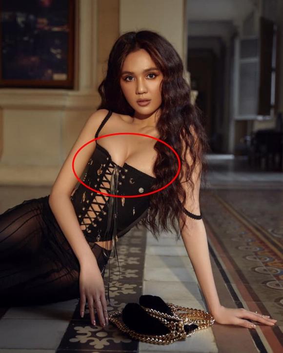 Ngọc Trinh,vòng một khủng của Ngọc Trinh,Nữ hoàng nội y,sao Việt