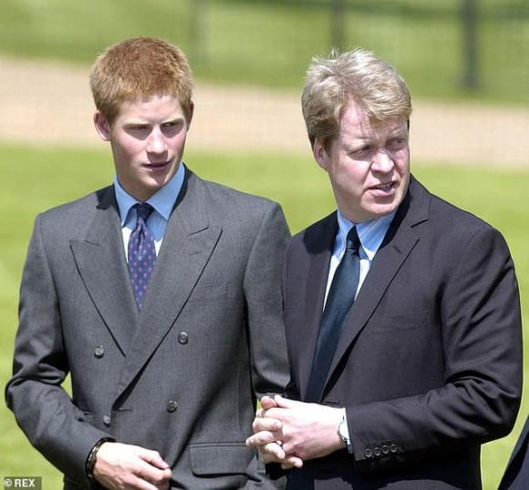Hoàng tử Harry từng tức giận với anh trai William vì đã can thiệp ngăn cản việc cưới Meghan Markle