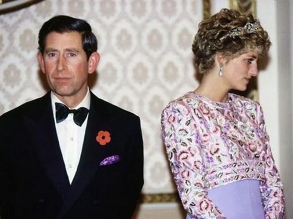 Nữ hoàng Anh,Công nương Diana,Thái tử Charles