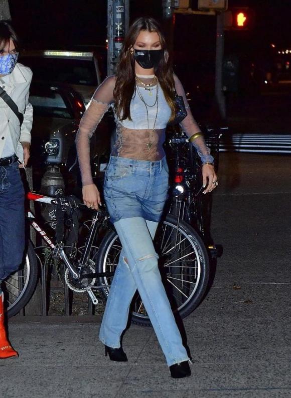 Siêu mẫu Bella Hadid xuất hiện trên đường phố New York với gu thời trang 'hết hồn'