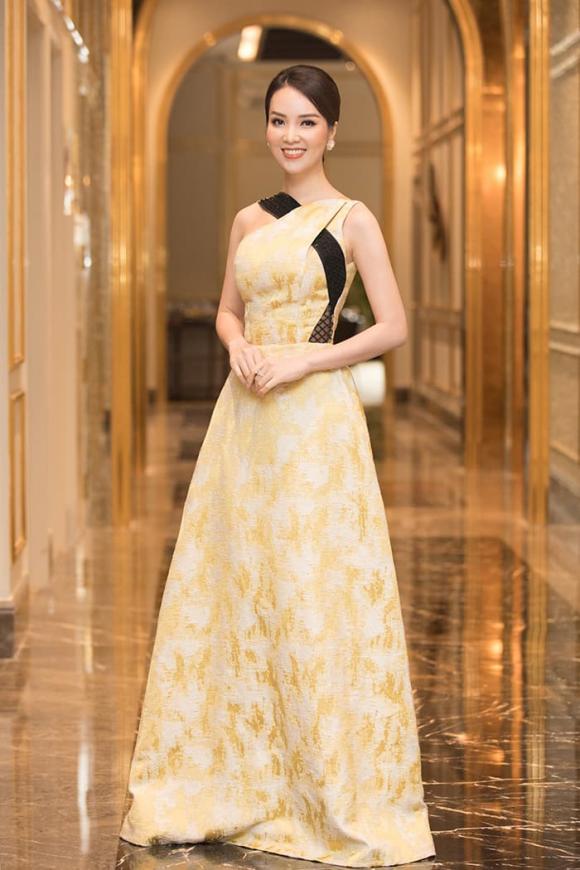 Dàn mĩ nhân Vbiz đọ sắc lộng lẫy trên thảm đỏ họp báo Bán kết Hoa hậu Việt Nam 2020