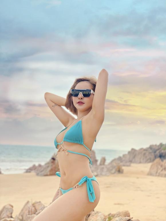 Từng bị chê béo, hot girl Trâm Anh vẫn tự tin diện bikini hai mảnh bốc lửa