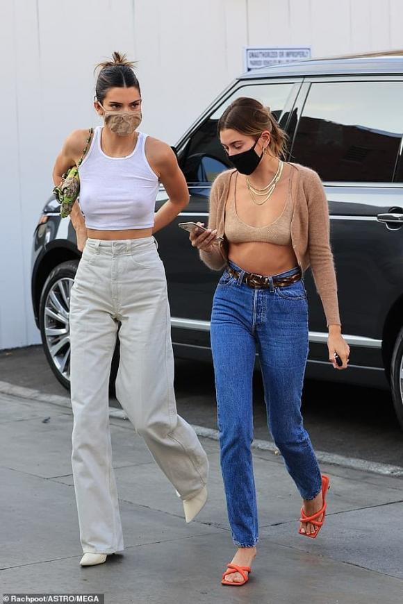 kendall jenner, kendall jenner thả rông, thân hình kendall jenner 