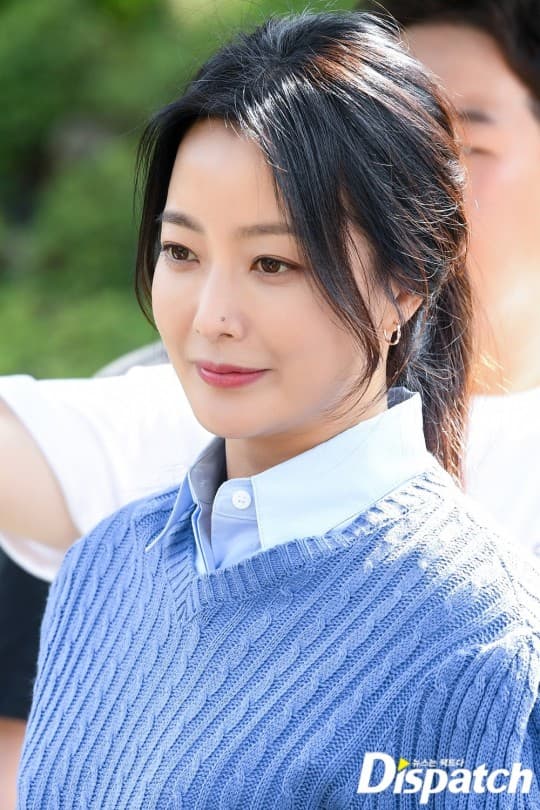 Nữ Thần Hàn Quốc Kim Hee Sun Khoe Nhan Sắc Rạng Rỡ ở Tuổi 43 đóng