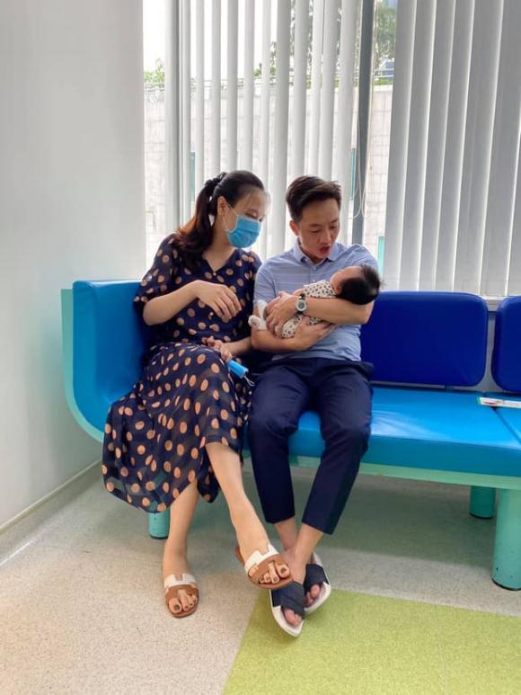 Lôi kéo thành công vợ chơi xe mới, Cường Đô La vô tình để lộ vóc dáng của Đàm Thu Trang sau 2 tháng sinh nở