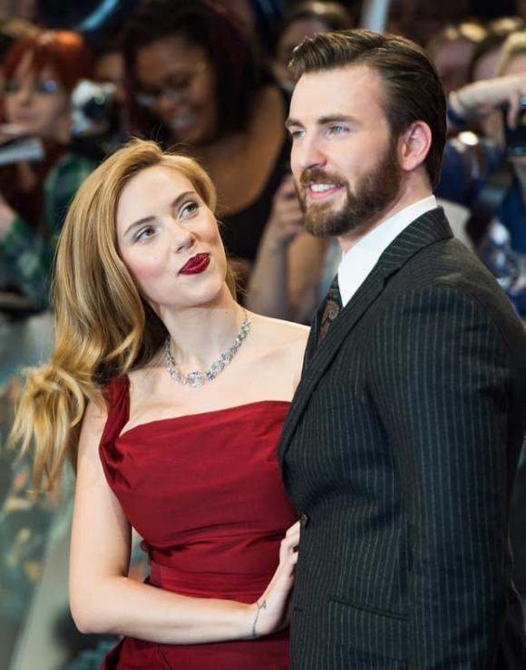 cặp bạn thân hollywood, chris evans và scarlett johansson, julia roberts và george clooney