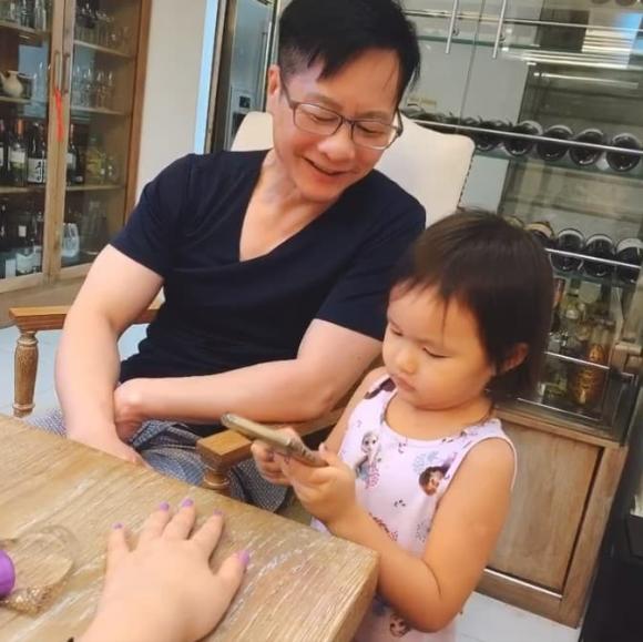 Phan Như Thảo bức xúc đáp trả khi bị chỉ trích không dạy tiếng Việt cho con gái