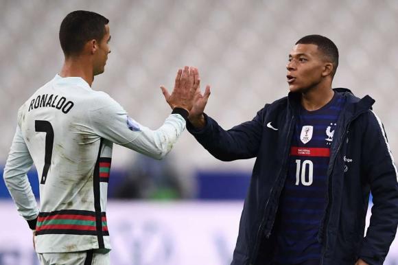 Sốc: Ronaldo chính thức nối gót Neymar 'dính đòn' Covid