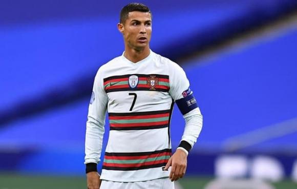Sốc: Ronaldo chính thức nối gót Neymar 'dính đòn' Covid
