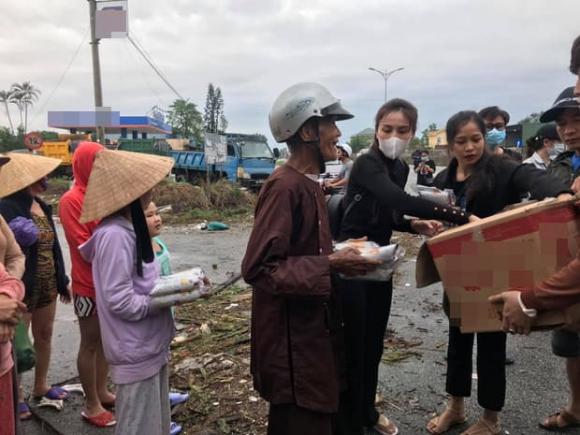 Thủy Tiên, Thủy Tiên làm từ thiện ở Huế, Thủy Tiên giúp đỡ miền Trung 