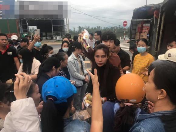 Thủy Tiên, Thủy Tiên làm từ thiện ở Huế, Thủy Tiên giúp đỡ miền Trung 