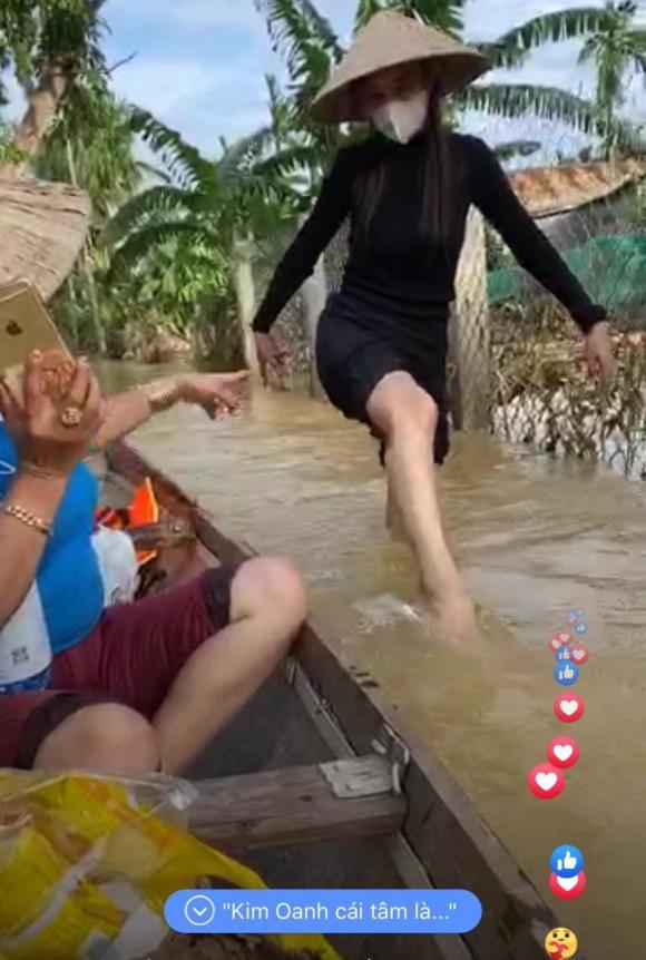 ca sĩ Thuỷ Tiên, sao Việt, từ thiện miền Trung, Thuy Tien
