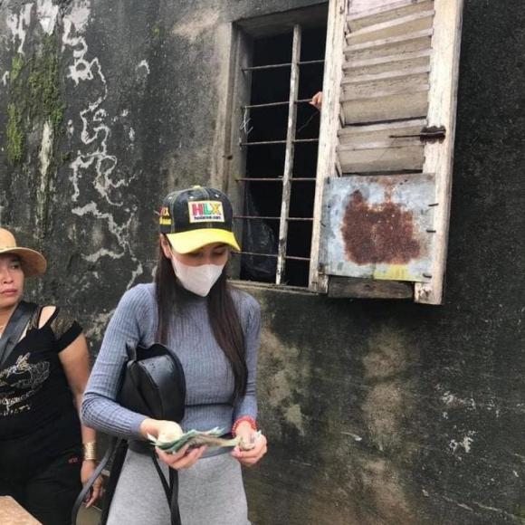 ca sĩ Thuỷ Tiên, sao Việt, từ thiện miền Trung, Thuy Tien