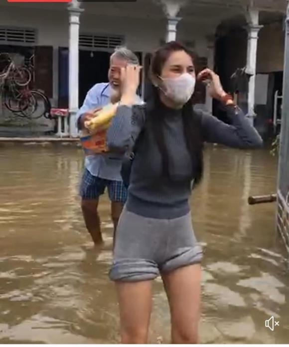 ca sĩ Thuỷ Tiên, sao Việt, từ thiện miền Trung, Thuy Tien