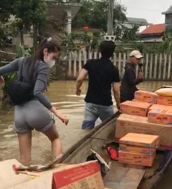 ca sĩ Thuỷ Tiên, sao Việt, từ thiện miền Trung, Thuy Tien
