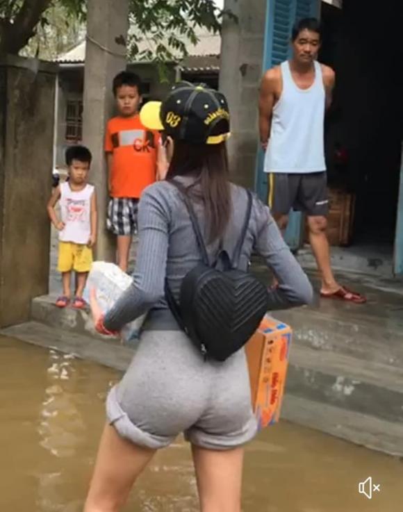 ca sĩ Thuỷ Tiên, sao Việt, từ thiện miền Trung, Thuy Tien