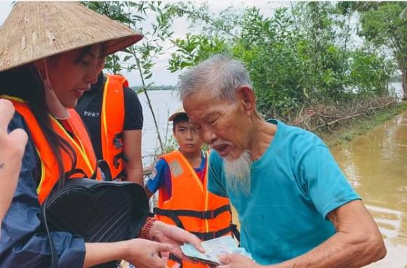 Thuỷ Tiên, cứu trợ miền Trung, quà cứ trợ, từ thiện