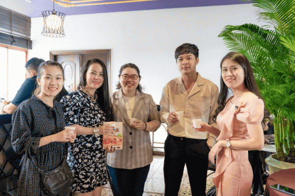 Doanh nhân Loan Phạm, Trà Happy