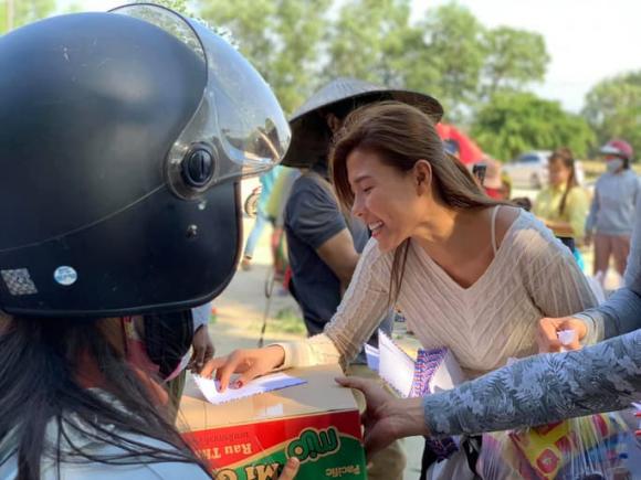 sao Việt, Đông Nhi, Bảo Thy, Thủy Tiên