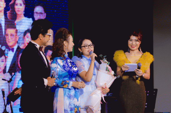 dem-nhac-tu-thien-2910-11-ngoisaovn-w599-h399 6 MC Thi Thảo, doanh nhân Làn Thu Thủy, đêm nhạc từ thiện