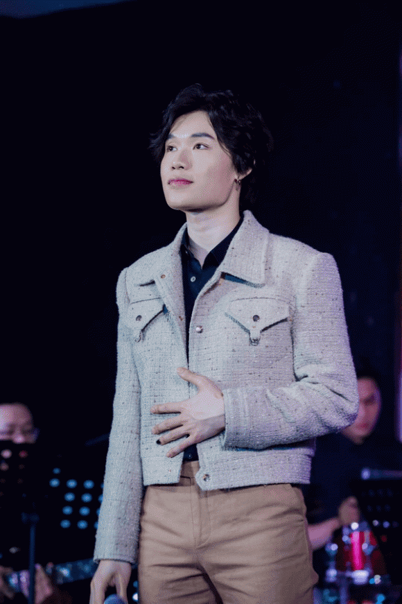 dem-nhac-tu-thien-2910-9-ngoisaovn-w599-h900 8 MC Thi Thảo, doanh nhân Làn Thu Thủy, đêm nhạc từ thiện