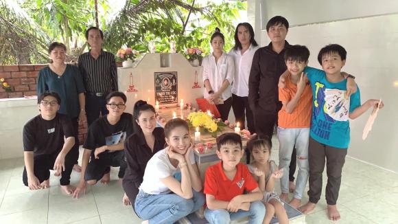 Ngọc Trinh, mẹ Ngọc Trinh, sao Việt