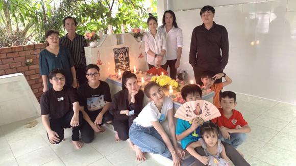 Ngọc Trinh, mẹ Ngọc Trinh, sao Việt