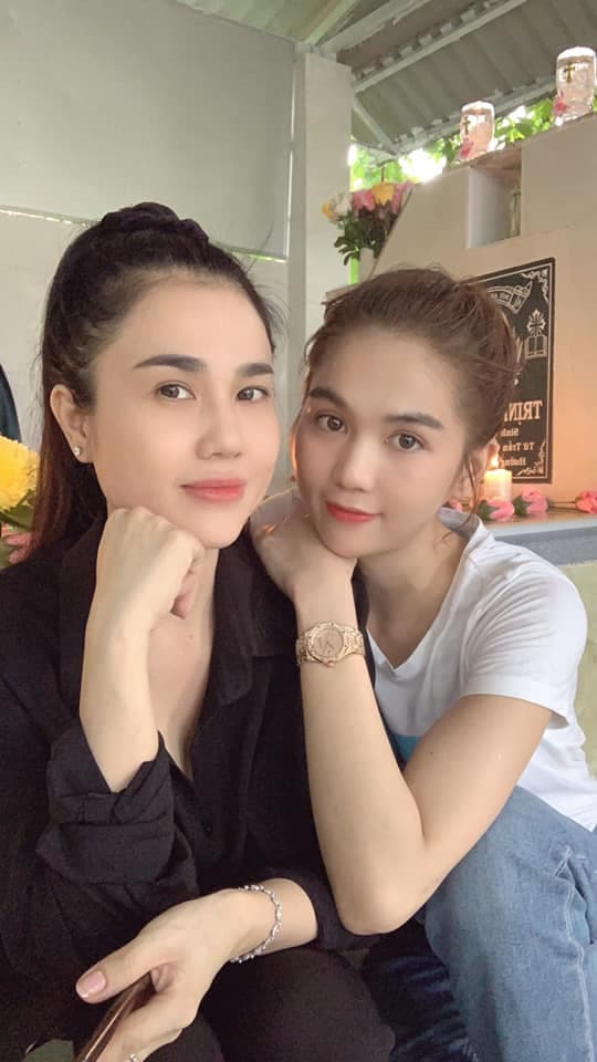Ngọc Trinh, mẹ Ngọc Trinh, sao Việt
