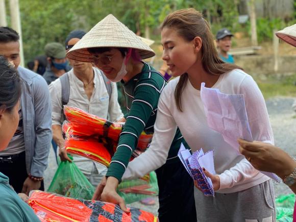 Ái Châu, diễn viên Ái Châu, từ thiện miền Trung