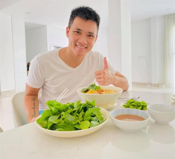 ca sĩ Thuỷ Tiên, danh thủ Công Vinh, sao Việt