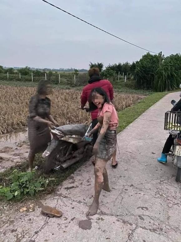 phi xuống mương, phi xe xuống bùn, giới trẻ 
