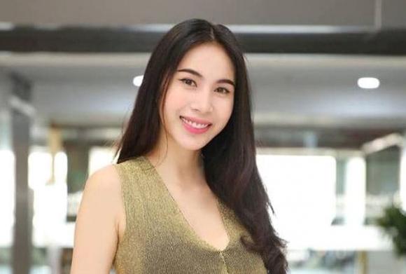 ca sĩ Thuỷ Tiên, người mẫu Trang Trần, sao Việt