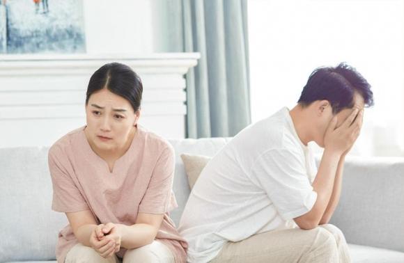 tuổi bất hạnh, tuổi ít hạnh phúc, tuổi 49