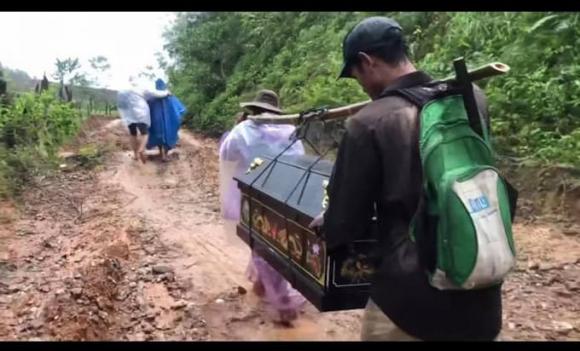 Hoa hậu H'Hen Niê, cậu bé tí hon K’Rể, cậu bé tí hon K’Rể qua đời