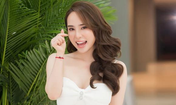 sao Việt, ca sĩ Thuỷ Tiên, diễn viên Lâm Vỹ Dạ, hoa hậu Hương Giang