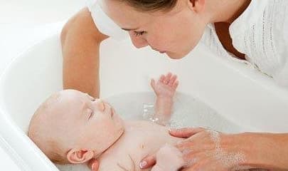 Thời điểm tốt nhất để tắm cho trẻ ở các độ tuổi khác nhau, mẹ nên tìm hiểu