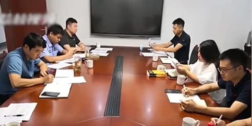 mua son fake tặng bạn gái, triệt phá đường dây hàng giả khi cay cú vì mua phải son fake cho bạn gái, son fake